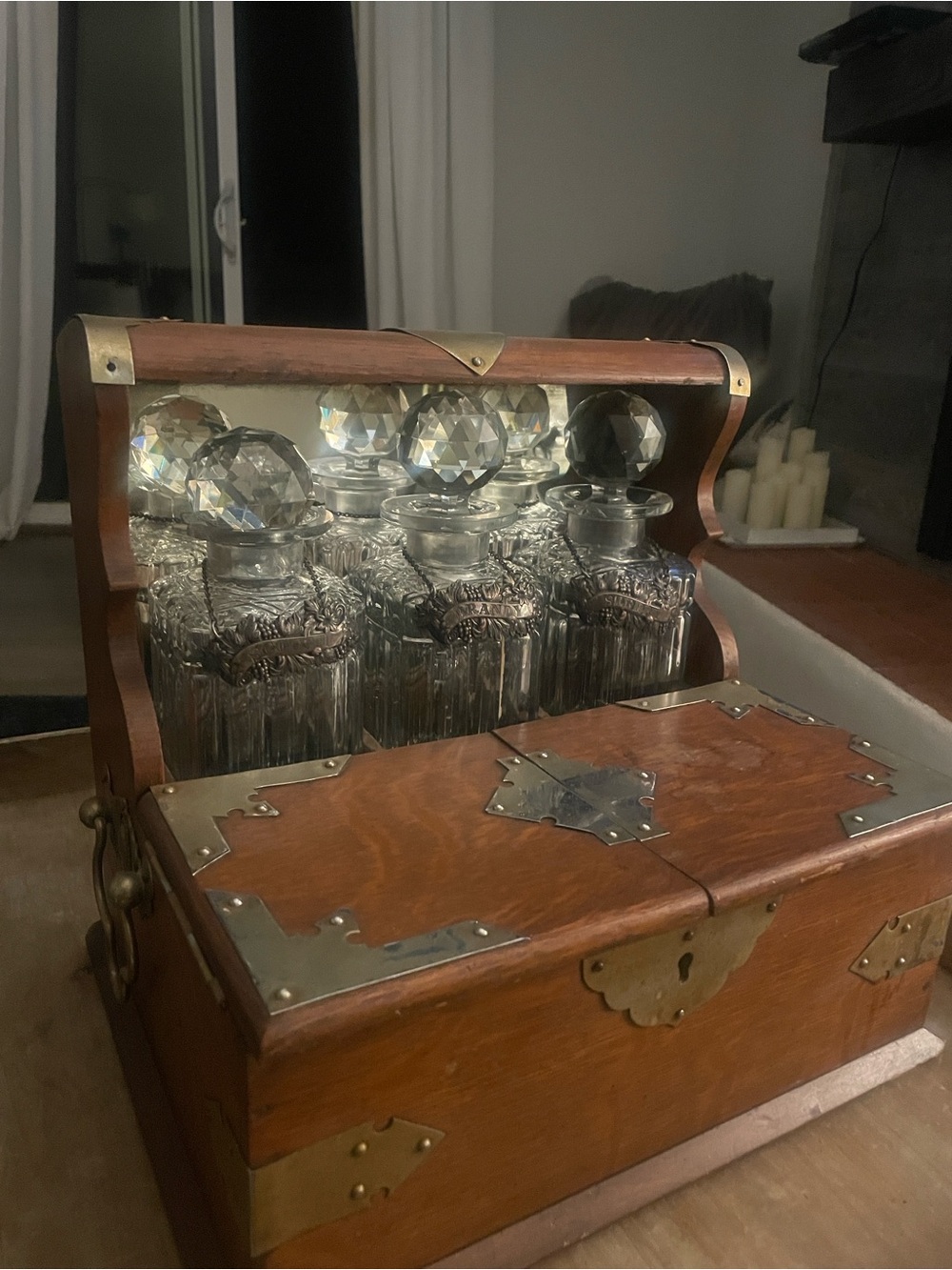 Vintage Tantalus Wood Decanter Chest Crystal-Decanters Brown 4 cordial glasses